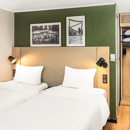 Campanile Montpellier Est Le Millenaire Hotel Exterior foto